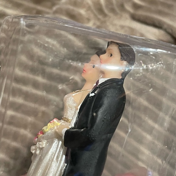 Wedding couple bride & groom figurine cake topper party favor facing forward - Picture 4 of 4
